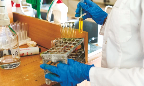 „Biocentro“ laboratorija pajėgi pagaminti daugiau kaip 1.000 indelių per mėnesį.  Vladimiro Ivanovo (VŽ) nuotr.