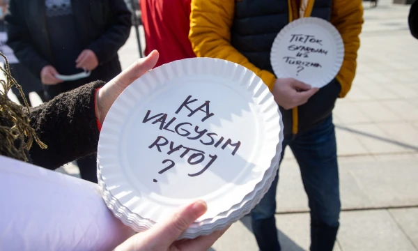 Lietuvos viešbučių ir restoranų asociacijos protesto akcija „Paskutinė verslo vakarienė“ Vilniuje. Juditos Grigelytės (VŽ) nuotr.