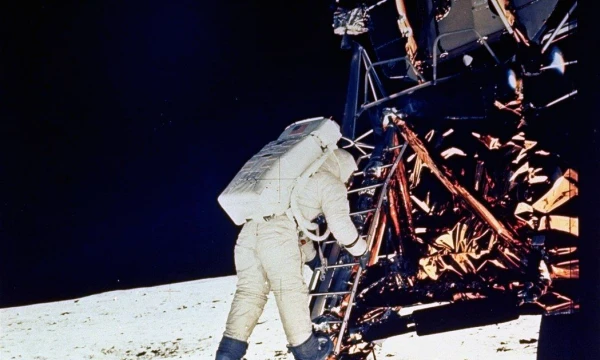 1969 m. liepos 20 d. – astronautas Edwinas Aldrinas nulipa ant Mėnulio paviršiaus. AP/Neilo Armstrongo nuotr.