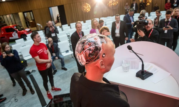 Robotai būtų neblogi pardavėjai, jeigu išmanytų žmonių psichologiją. Juditos Grigelytės (VŽ) nuotr.