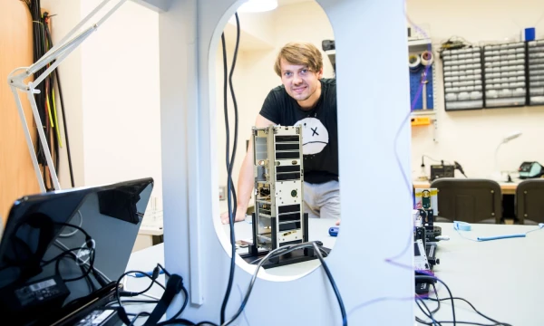 Vytenio Buzo vadovaujama Lietuvos kosmoso tyrimų bendrovė „Nanoavionika“ gavo reikšmingą ESA sutartį sukurti specialų palydovų manevravimo propelento vožtuvą. Judita Grigelytė (VŽ) nuotr.