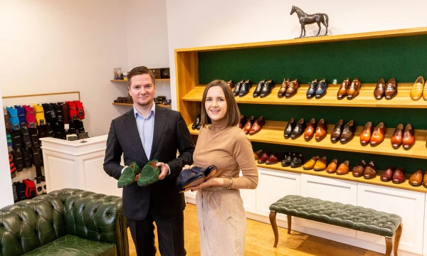 Vsevolodas Steblecovas ir Martyna Alionytė–Steblecovienė, UAB „Kultūringi vyrai“, valdančios saloną „Seva the Gentleman“, savininkai. Juditos Grigelytės (VŽ) nuotr.