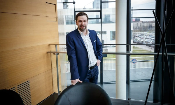 Mantas Kriščiūnas, UAB „Berendsen Textile Service“ pardavimo ir rinkodaros direktorius: „Kad gerai veiktų finansinio motyvavimo sistema, vienas svarbiausių veiksnių yra ne pinigai, o priežastys, dėl kurių žmogus dirba entuziastingai savo veikloje.“ VLADIMIRO IVANOVO (VŽ) NUOTR. 