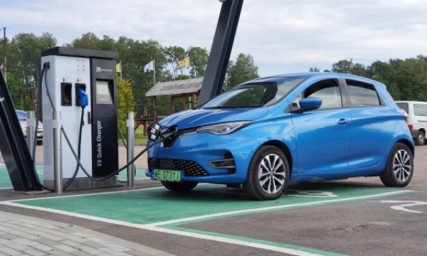 Viena įkrova per 300 km nuvažiuojanti „Zoe“ – perkamiausias elektromobilis Europoje. Lino Butkaus (VŽ) nuotr.
