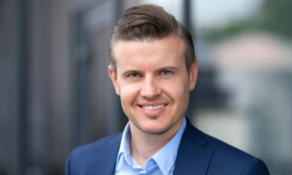 „Alternatyvūs kapitalo pritraukimo būdai suteikia daugiau galimybių ir leidžia diversifikuoti kapitalo šaltinius, pvz., tuomet, kai įmonė yra išnaudojusi maksimalų banko kreditavimosi limitą“, – sako Tomas Kipišas, Šiaulių banko Taupymo ir investavimo produktų vadovas. Bendrovės nuotr.