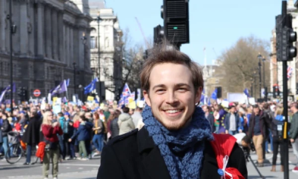 „Jei atsakai į klausimą „kodėl?“, tau iš esmės nebereikia mokytis atmintinai, nes tada gali mąstydamas atkurti tam tikras idėjas“, – pasakoja Vladas Oleinikovas. Asmeninio archyvo nuotr.