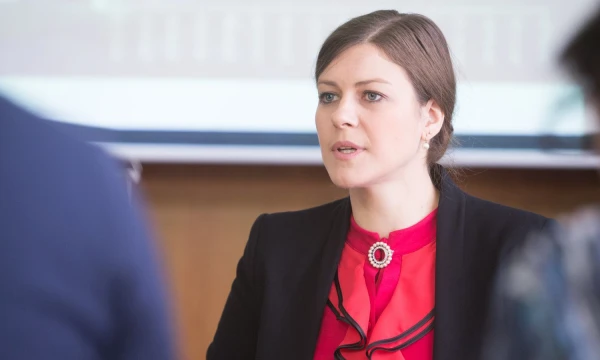 Indrė Genytė-Pikčienė, „Luminor“ banko vyriausioji analitikė, nurodo, kad vystytojai palengva išeina iš gyvenamojo būsto segmento. Juditos Grigelytės (VŽ) nuotr. 