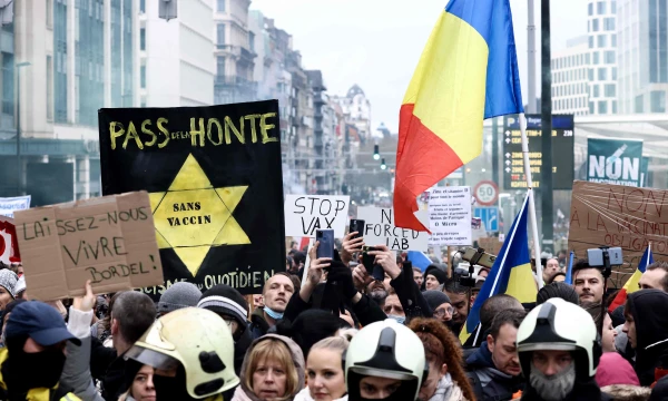 Protestas prieš COVID-19 ribojimus Briuselyje. Kenzo Tribouillardo (AFP/„Scanpix“) nuotr.