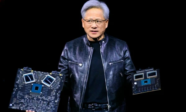 Jensenas Huangas, „Nvidia“ vadovas, pristato naujus bendrovės lustus. Josho Edelsono (AFP / „Scanpix“) nuotr.