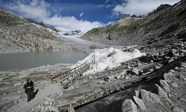 Šveicarijos Alpės, Ronos ledyno dalis, 2024 m. rugsėjo 30 d. Fabrice'o Coffrini (AFP / „Scanpix“) nuotr. Šveicarijos Alpės, Ronos ledyno dalis, 2024 m. rugsėjo 30 d. Fabrice'o Coffrini (AFP / „Scanpix“) nuotr.