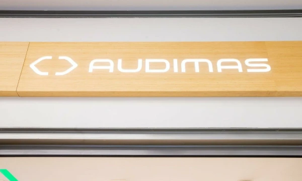 Parduotuvių iškabos Vilniaus „Akropolyje“. Juditos Grigelytės (VŽ) nuotr.