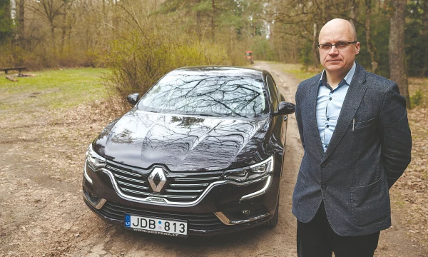 Tomas Degutis, „Axis Transport“ pardavimų vadovas, sako, kad gatvėse jau spėjo pastebėti naująjį „Talisman“ modelį. Vladimiro Ivanovo (VŽ) nuotr.