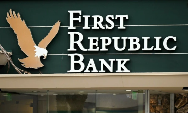 „First Republic Bank“ akcijos antradienį atšoko dešimtimis procentų. Patricko T. Fallono (AFP / „Scanpix“) nuotr.