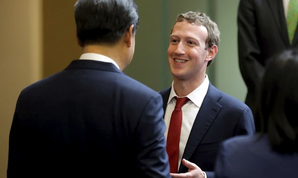„Facebook“ vadovas Markas Zuckerbergas kalbasi su Kinijos prezidentu Xi Jinpingu. Tedo S. Warreno („Reuters“/„Scanpix“) nuotr.
