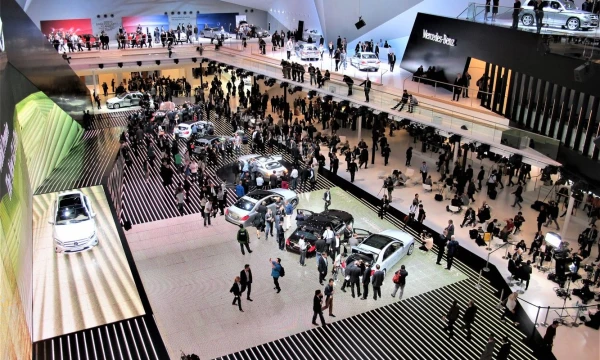 Didieji Vokietijos koncernai Frankfurte priblokšdavo įspūdingais paviljonais. Lino Butkaus (VŽ) nuotr.