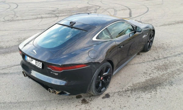 Tokie modeliai kaip sportiškasis „F-Type“ skaičiuoja paskutines dienas „Jaguar“ modelių gamoje. Lino Butkaus (VŽ) nuotr.