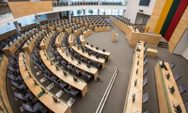 Šiuo metu Seimo plenarinių posėdžių salėje - 141 vieta. Juditos Grigelytės (VŽ) nuotr.