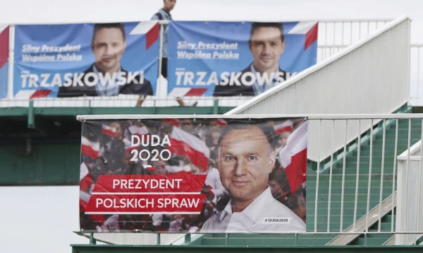 Lenkijoje vyksta anstrasis prezidento rinkimų turas. Czareko Sokolowskio („AP“ / „Scanpix“) nuotr. 
