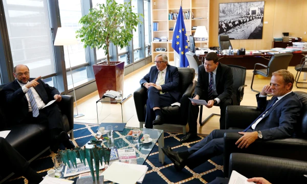 Iš kairės: Martinas Schulzas, Europos Parlamento pirmininkas,  Jeanas-Claude’as Junckeris, Europos Komisijos pirmininkas, Donaldas Tuskas, Europos vadovų tarybos pirmininkas. „Reuters“ / „Scanpix“ nuotr.
