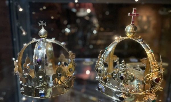 Kotrynos Jogailaitės ir Jono III karūnos Upsalos katedros lobyne (Švedija). Gerdos Butkuvienės nuotr.