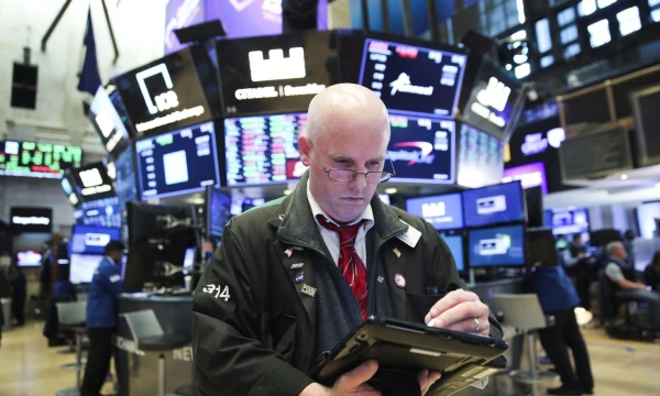 (180521) -- NEW YORK, May 21, 2018 (Xinhua) -- A trader works at the New York Stock Exchange in New York, the United States, on May 21, 2018. U.S. stocks closed higher on Monday. The Dow rose 1.21 percent to 25,013.29, and the S&P 500 rose 0.74 percent to 2,733.01, while the Nasdaq increased 0.54 percent to 7,394.04. (Xinhua/Wang Ying)  - Wang Ying -//CHINENOUVELLE_CHINE012503/Credit:CHINE NOUVELLE/SIPA/1805220847
