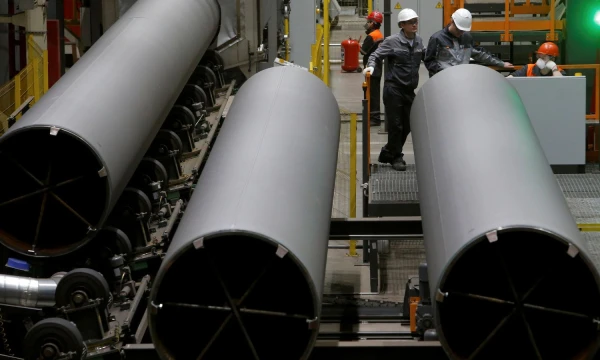 Zagorsko vamzdžių gamykloje (Rusija) gaminami vamzdžiai „Nord Stream 2“ dujotiekiui. Sergejaus Krapuchino („Reuters“ / „Scanpix“) nuotr.