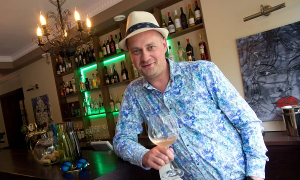 Juozas Tubinas, UAB „Tubinas International“, valdančios viešbučių tinklą pajūryje, vadovas, sako greitai supratęs, kad apgyvendinimo versle uždirbti gali tik valdydamas keletą viešbučių. 
ALGIMANTO KALVAIČIO NUOTR. 

