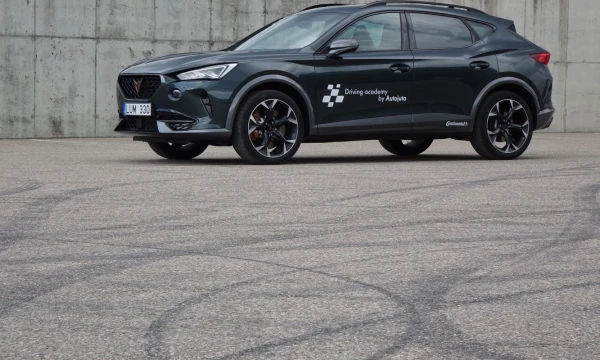 Pirmasis individualus „Cupra“ modelis demonstruoja, kaip sportiškumas gali derėti su praktiškumu. Lino Butkaus nuotr.