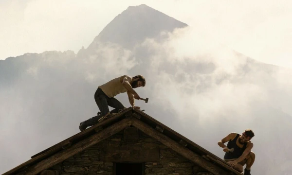 Daugiausiai žiūrovų simpatijų pelnė „Aštuoni kalnai“. Kadras iš filmo.