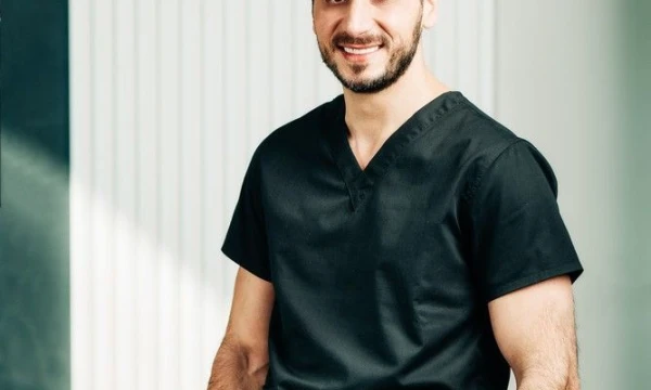 „Implamedika“ vadovas ir burnos chirurgas Soheil Bechara.
