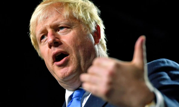 Boriso Johnsono, JK premjero, sprendimas sukėlė tikrą audrą JK politinėje padangėje. Dylano Martinezo („Reuters“ / „Scanpix“) nuotr. 