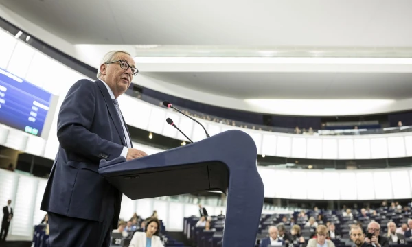 Jeanas Claude’as Junckeris patikino nepretenduosiąs į Komisijos vadovo kėdę antrąkart. AP nuotr.
