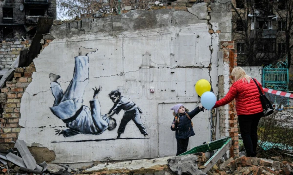 Banksy grafitis Borodiankoje. Sergejaus Chuzavkovo (SOPA / „Scanpix“) nuotr.
