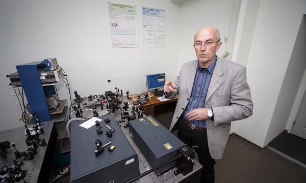 Profesorius Arūnas Krotkus sako, kad saulės elementų efektyvumą jų technologija gali padidinti iki 40–45%. Juditos grigelytės Vladimiro ivanovo (VŽ) nuotr. Profesorius Arūnas Krotkus sako, kad saulės elementų efektyvumą jų technologija gali padidinti iki 40–45%. Juditos grigelytės Vladimiro ivanovo (VŽ) nuotr.