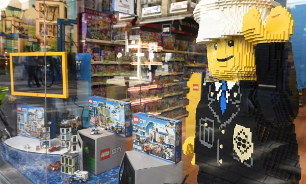 „Lego“ parduotuvė Kopenhagoje. Fabiano Bimmerio („Reuters“ / „Scanpix“) nuotr.