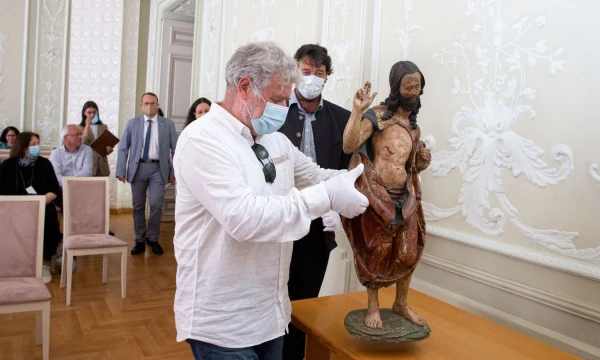 Vėlyvosios gotikos medžio skulptūra „Prisikėlęs Kristus“ sugrąžinta Lietuvai.  Juditos Grigelytės (VŽ) nuotr.