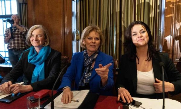 Sarah Wollaston, Anna Soubry ir Heidi Allen.  Niklaso Halleno („AFP“ / „Scanpix“) nuotr. 