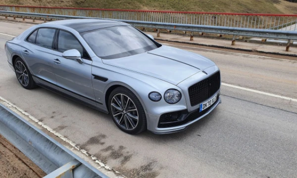„Bentley Flying Spur“ užėmė gamos flagmano vietą. Lino Butkaus (VŽ) nuotr.