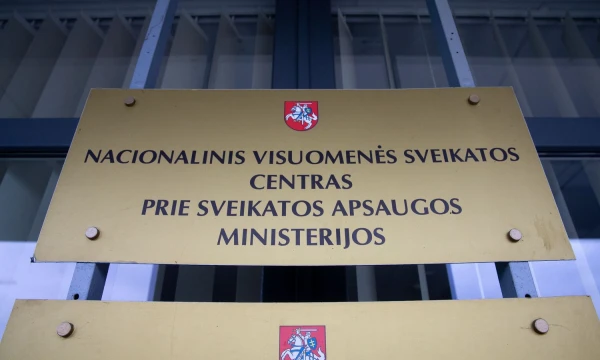 Nacionalinio visuomenės sveikatos centro iškaba. Juditos Grigelytės (VŽ) nuotr.