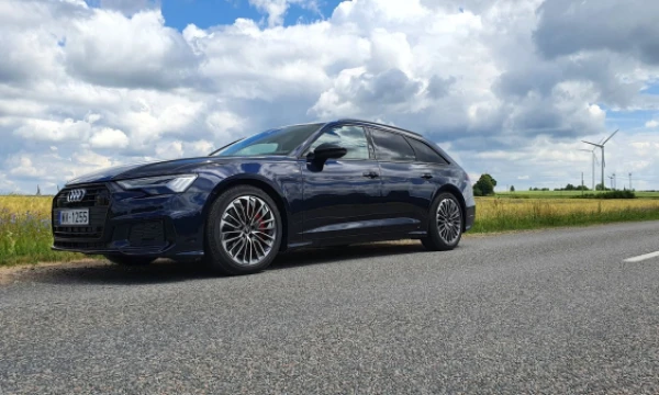 Hibridinis „55 TFSI e“ – šiuo metu galingiausia A6 versija. Lino Butkaus nuotr.