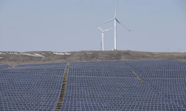 Atsinaujinanti energetika tampa vis konkurencingesnė, ir tai verčia iškastinio kuro bendroves susimąstyti apie savo ateitį. Jasono Lee („Reuters“ / „Scanpix“) nuotr.