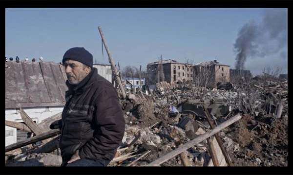 Kadras iš M. Kvederavičiaus filmo „Mariupolis 2“.