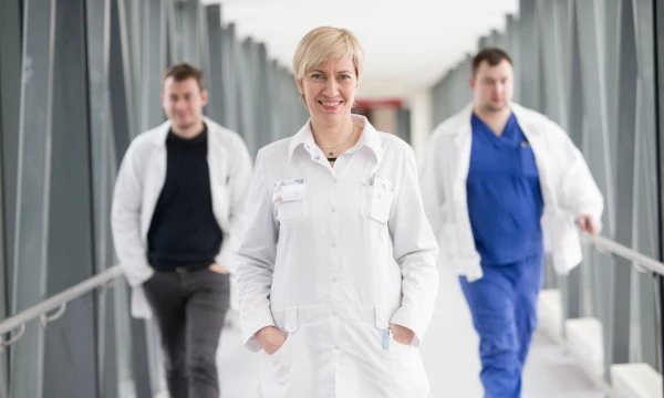„Jei miegate medyje, o ryte skundžiatės prasta savijauta – tai nėra nemiga“, – aiškina p. Raminta, Vilniaus universiteto ligoninės (VUL) Santariškių klinikų gydytoja neurologė. Juditos Grigelytės (VŽ) nuotr. 
