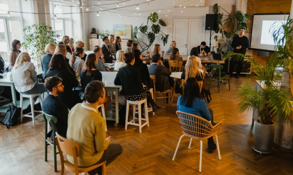 „Ateities pakuotės klubo“ verslo pusryčiai jau tampa prasminga tradicija, suburiančia vis didesnį ratą klubo narių ir pranešėjų, kurie gali ir nori pasidalinti patirtimi. MANTO REPEČKOS NUOTR.