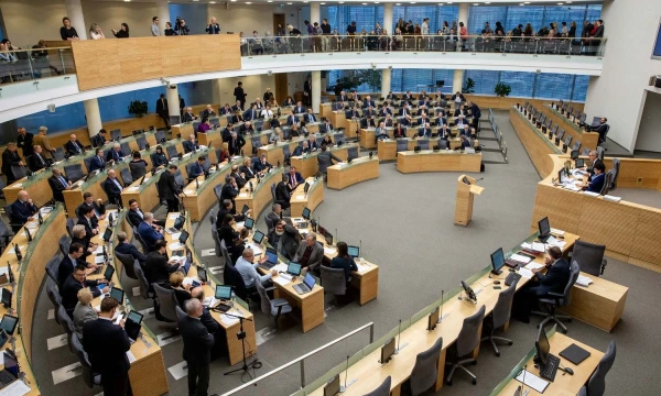Seimo nariai mielai išnaudoja beveik visus parlamentinei veiklai skirtus kompensacinius pinigus. Juditos Grigelytės (VŽ) nuotr.