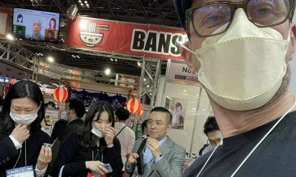 Šarūnas Karalius, UAB Pakruojo dvaro spirito varyklos ir alaus daryklos vadovas ir bendraturtis, parodoje „Foodex Japan“. Bendrovės nuotr.