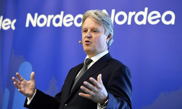 Casperas von Koskullas, „Nordea“ vadovas ir prezidentas, praneša apie sprendimą perkelti banko būstinę į Suomiją. Lehtikuva/Vesa Moilanen (Reuters / Scanpix) nuotr.