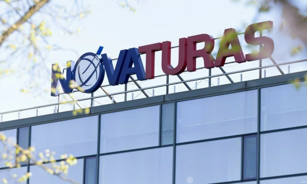 „Novaturo“ iškaba. Juditos Grigelytės (VŽ) nuotr.