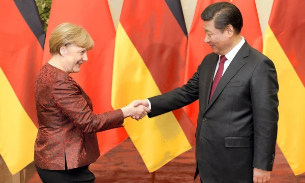 Angela Merkel ir Xi Jinpingas. Muneyoshi Someya („Reuters“ / „Scanpix“) nuotr.