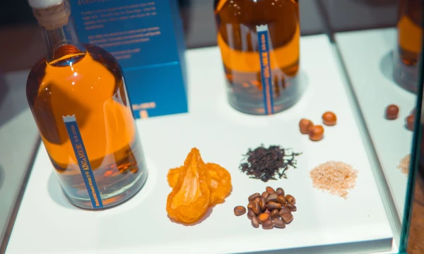 Naujo „King & Mouse” gėrimo leidimui sukurta speciali dėžutė ir etiketė, kiekvieno butelio kamštis yra rankų darbo.  „King & Mouse” archyvo nuotr.